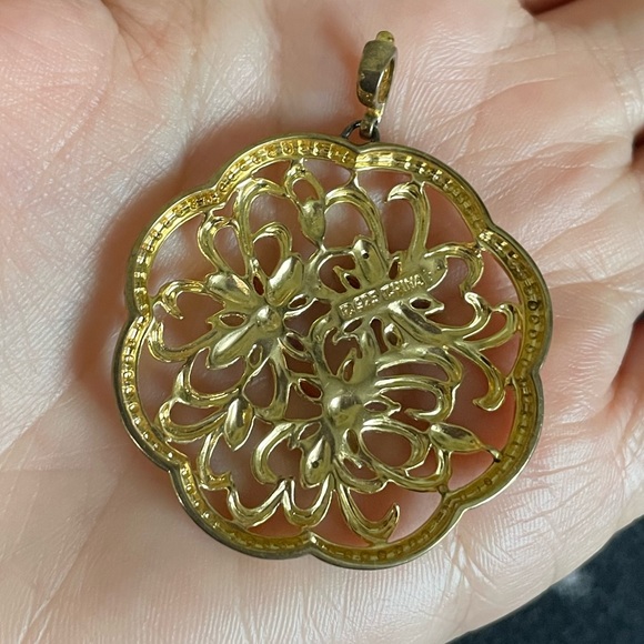 • Flower Gem Pendant • - Picture 4 of 6